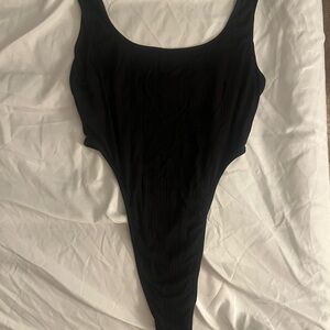 SHEIN Black Ribbed Scoop Neck Bodysuit